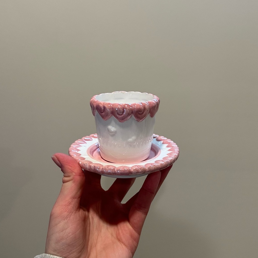 Vintage Baby Pot and Plate in Heart to Heart White and Pink